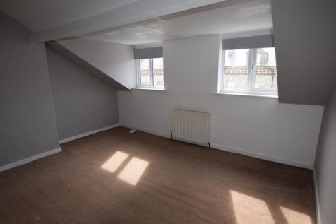 top front bedroom 1.JPG