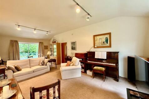 lounge towards rear.jpg