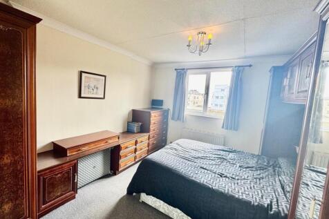 Bedroom 1.jpg
