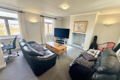 Lounge 3.jpg
