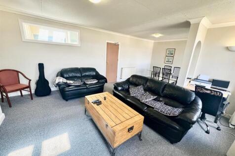 Lounge 4.jpg