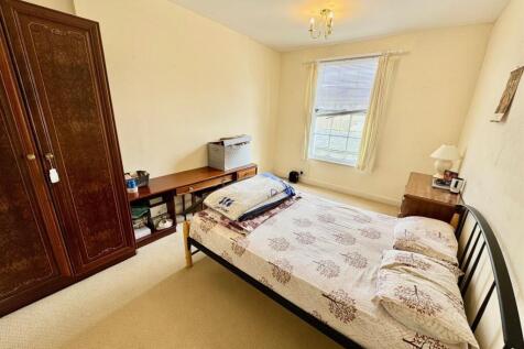 Bedroom 1.jpg
