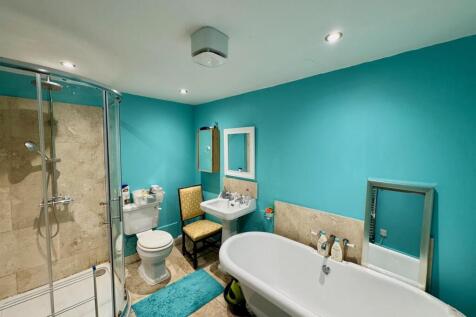 Bathroom.jpg