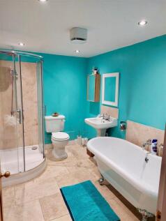 Bathroom 3.jpg