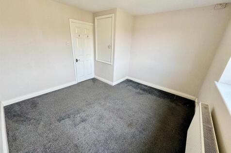 Bedroom 1b.jpg
