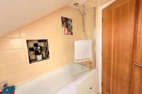 bathroom 2.jpg