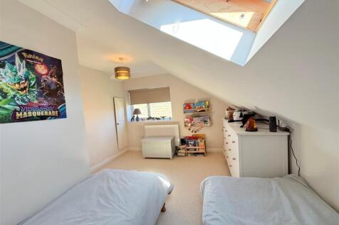 bedroom 2 3.jpg