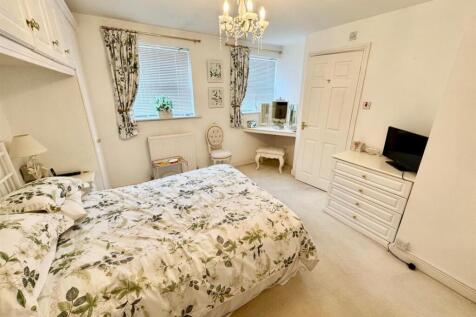 bedroom 1 2.jpg