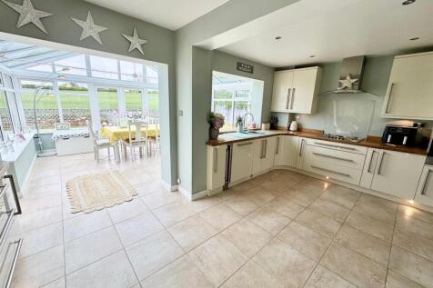 Kitchen 2.jpg