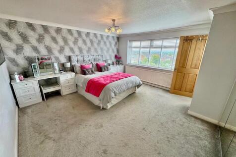 Bedroom 1.jpg