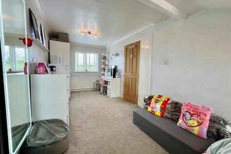 Bedroom 3b.jpg