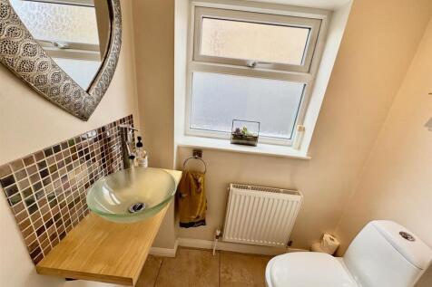 Downstairs toilet.jpg