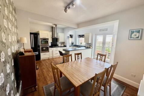 Kitchen Diner 2.jpg