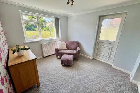 Family room 2.jpg