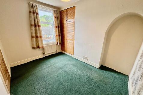 Bedroom 1.jpg