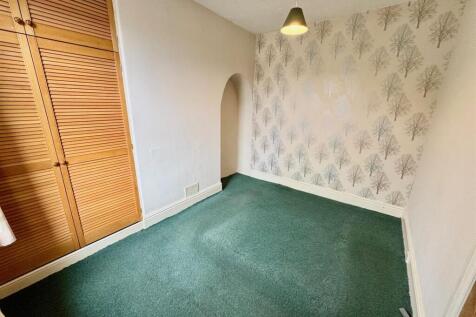 Bedroom 1b.jpg