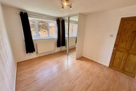Bedroom 1.jpg