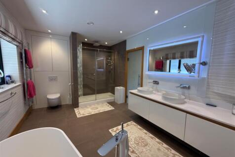 principle bathroom 2.jpg