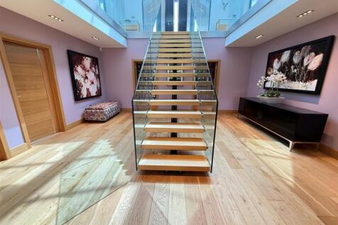 hallway 1.jpg