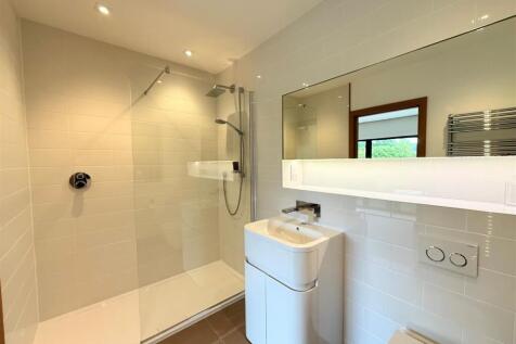 ensuite rear bedroom.jpg
