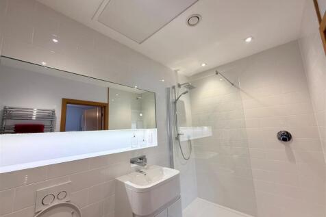 ensuite.jpg