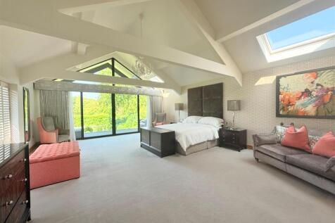 primary bedroom 1.jpg
