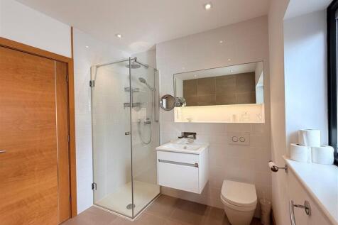 main bathroom.jpg