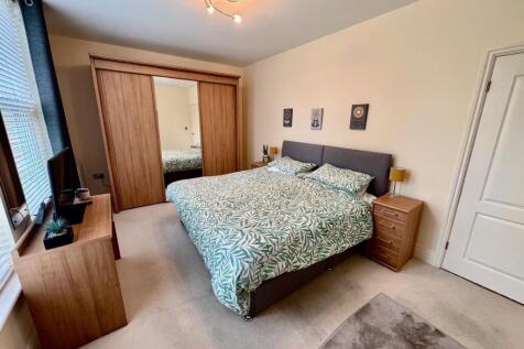 Bedroom 1b.jpg
