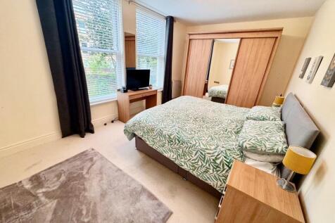Bedroom 1.jpg