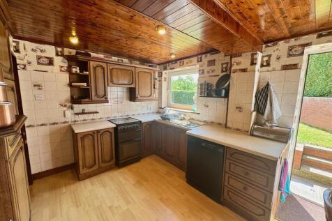 Kitchen 2.jpg