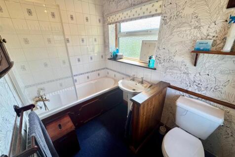 Bathroom.jpg