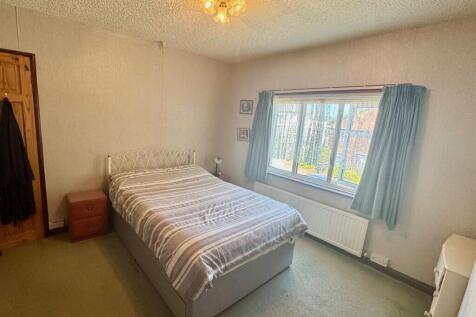 Bedroom 1b.jpg