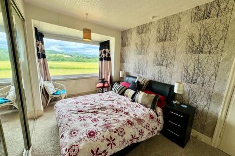 Bedroom 1.jpg