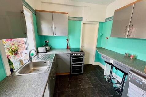 Kitchen 2.jpg