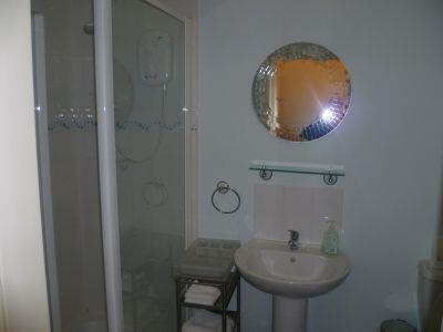 albemarle27F3bath.jpg