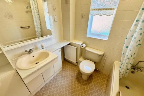 Bathroom 2.jpg