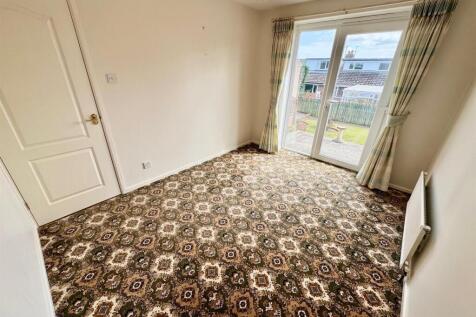 Bedroom 1.jpg