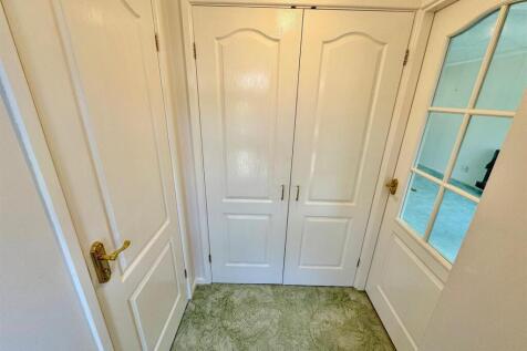 Entrance hall.jpg