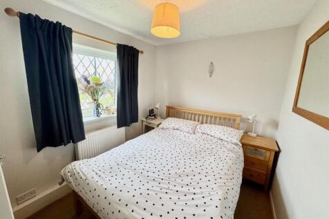 Bedroom 1.jpg