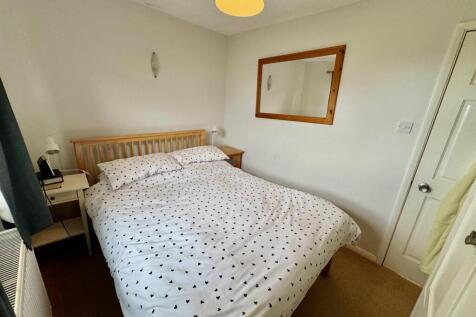 Bedroom 1b.jpg