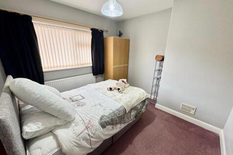 Bedroom 1.jpg