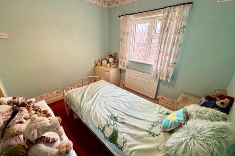 Bedroom 3b.jpg