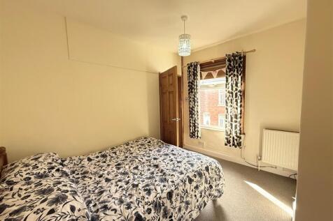 bedroom 2 2.jpg