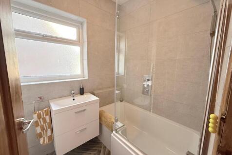 bathroom 2.jpg