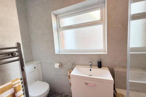 bathroom 1.jpg
