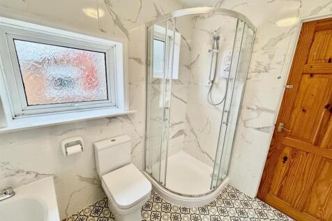 Bathroom 2.jpg