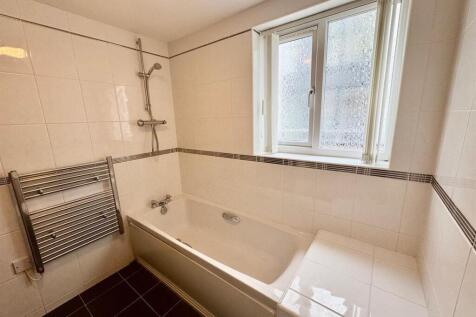Bathroom 2.jpg