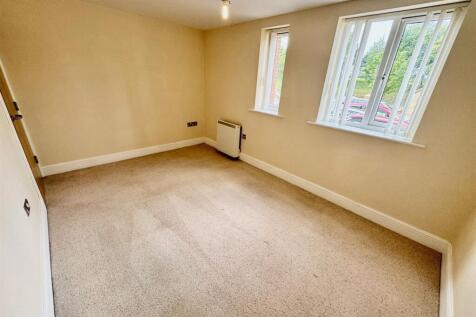 Bedroom 1b.jpg