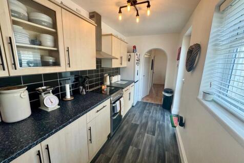 Kitchen 2.jpg