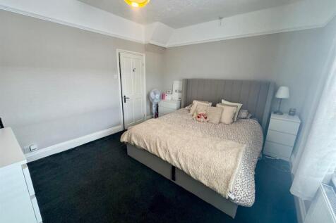 Bedroom 1c.jpg